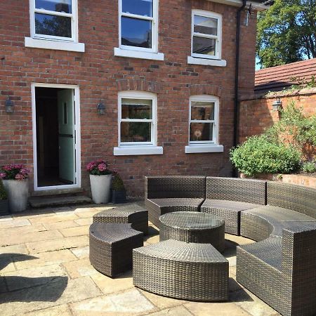 The Coach House Villa Southport Bagian luar foto