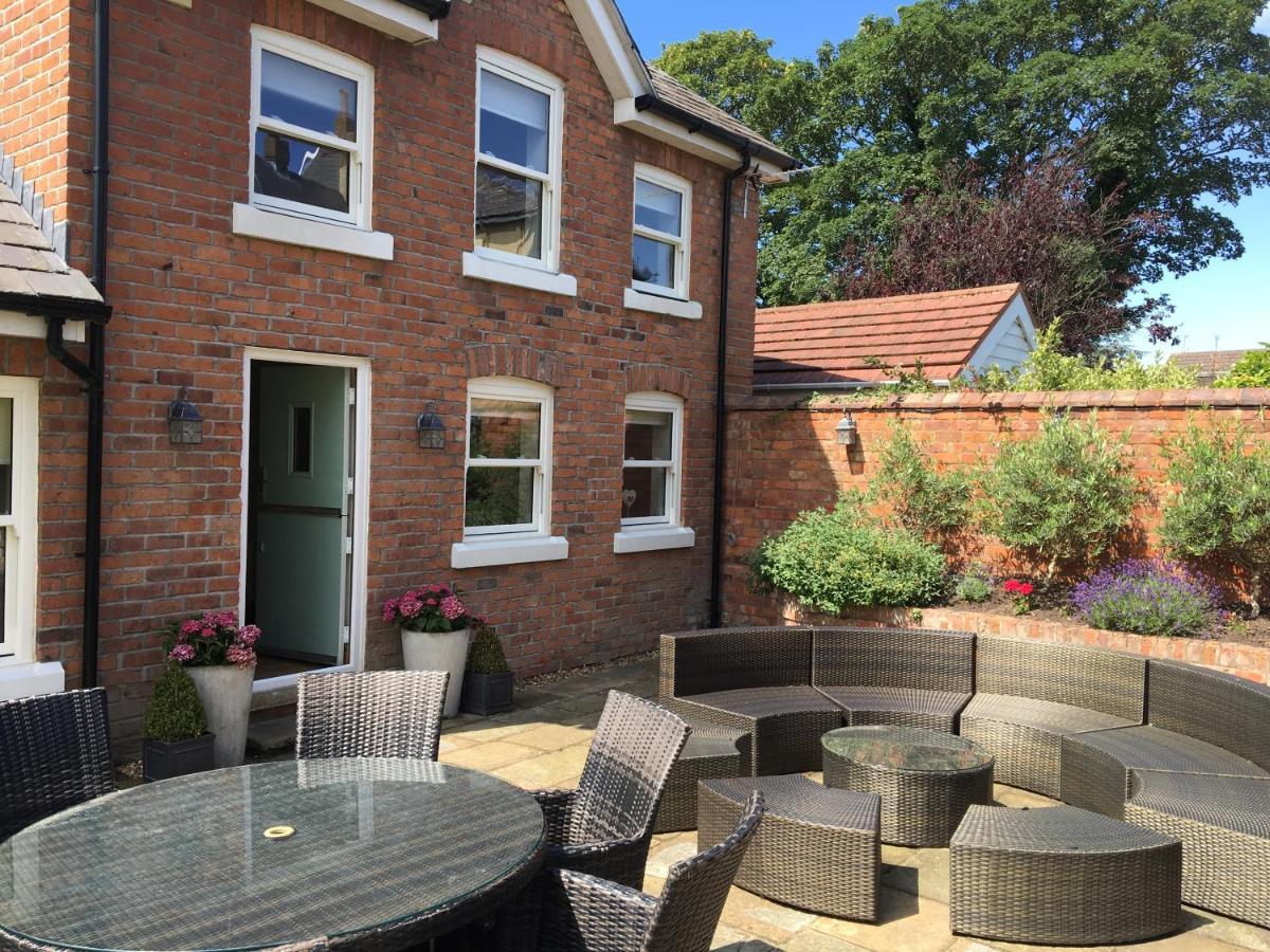 The Coach House Villa Southport Bagian luar foto