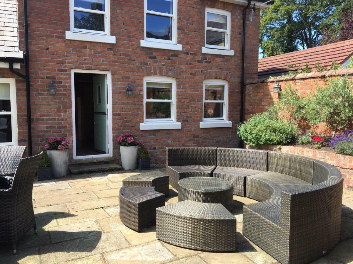 The Coach House Villa Southport Bagian luar foto